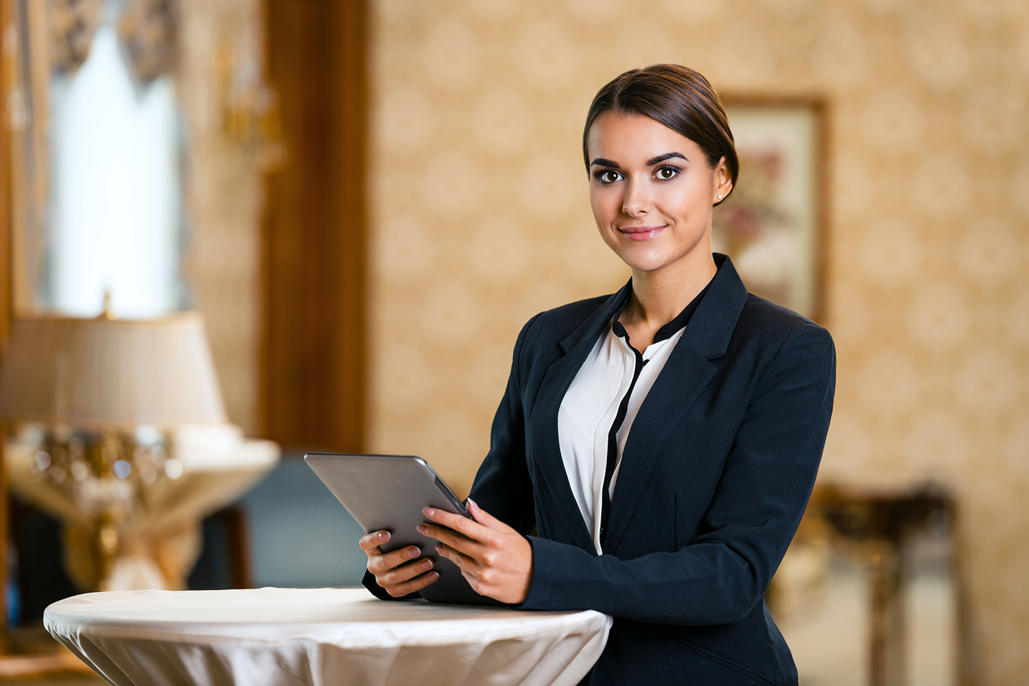 Mức lương cạnh tranh và cơ hội thăng tiến trong ngành nhà hàng - khách sạn